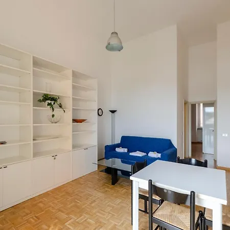Joivy Kiosk Opera House Apartment